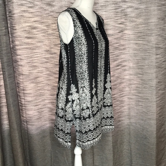 WORLD MARKET SMALL B&W COVERUP - Picture 6 of 8